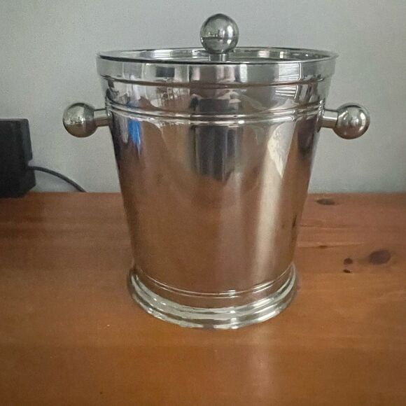Classic Silver Ice Bucket for your Bar - Picture 1 of 7